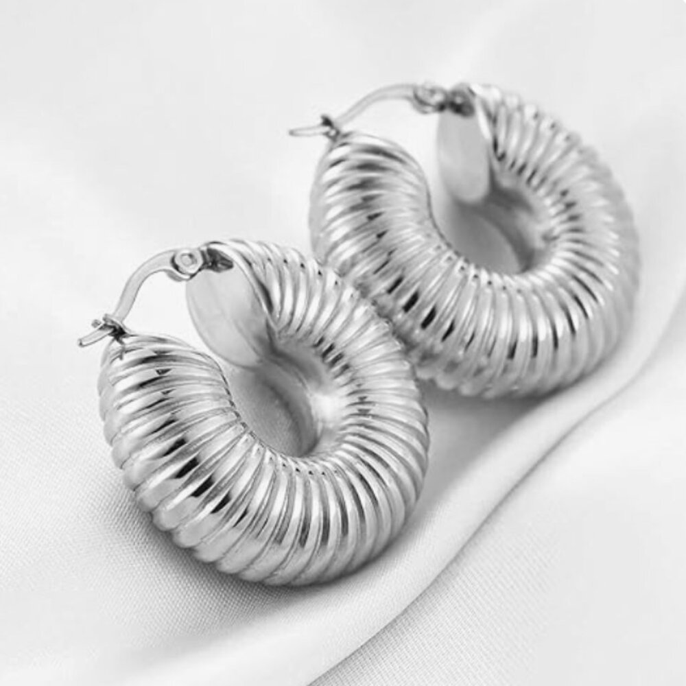 14k Gold Earrings Elegant Chunky Hoops - Lightweight - Picture 6 of 11